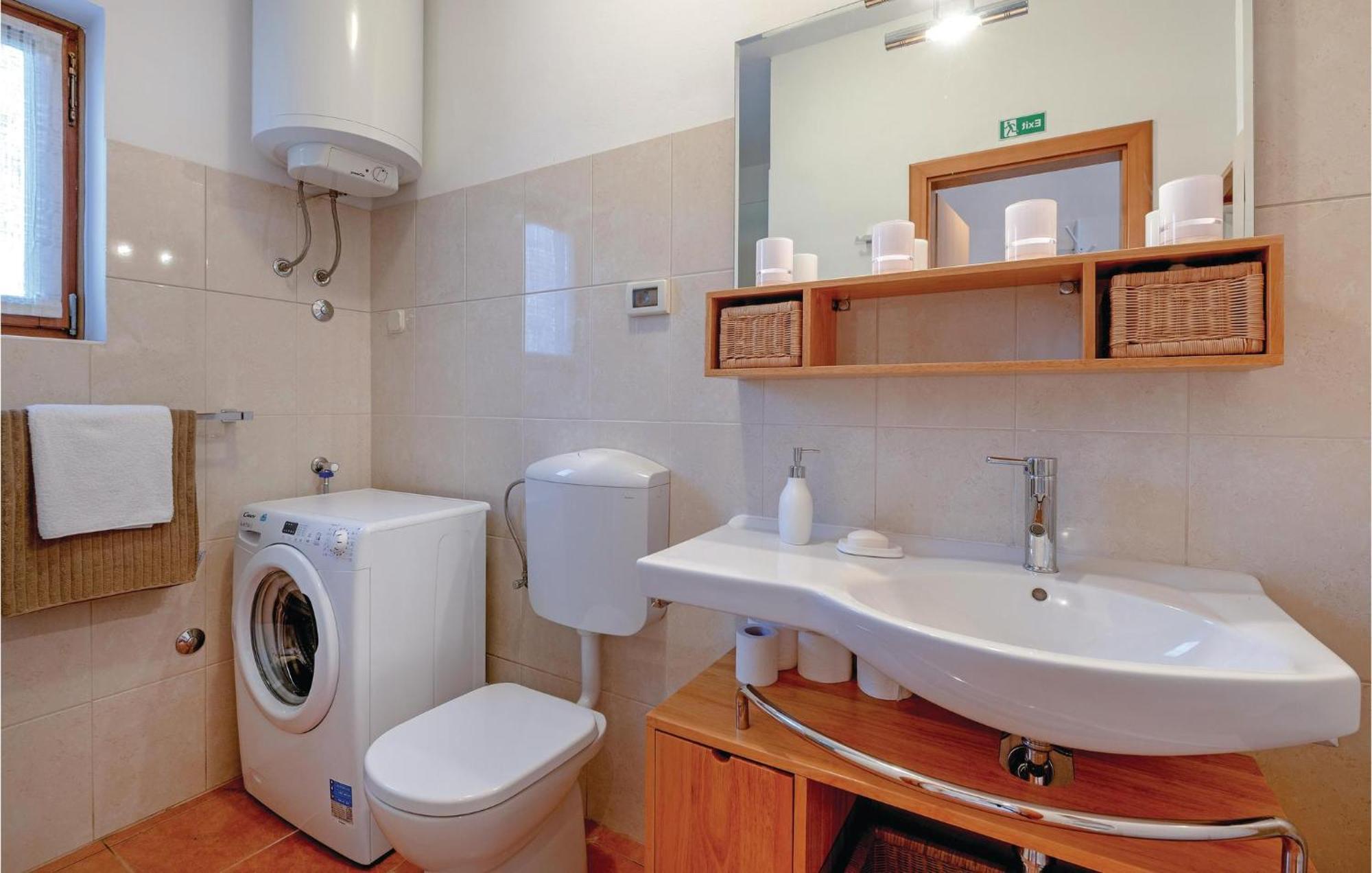 Beautiful Home In Bale With Kitchen מראה חיצוני תמונה
