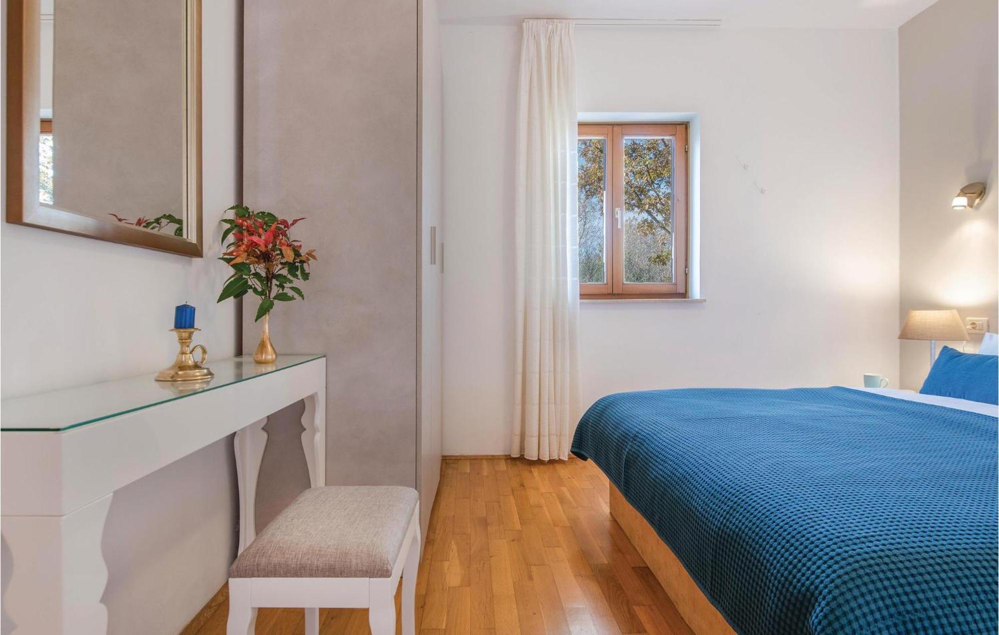 Beautiful Home In Bale With Kitchen מראה חיצוני תמונה